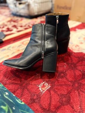 Calvin Klein Black Leather Block Heel Ankle Boots with Side Zip (VERY USED)
